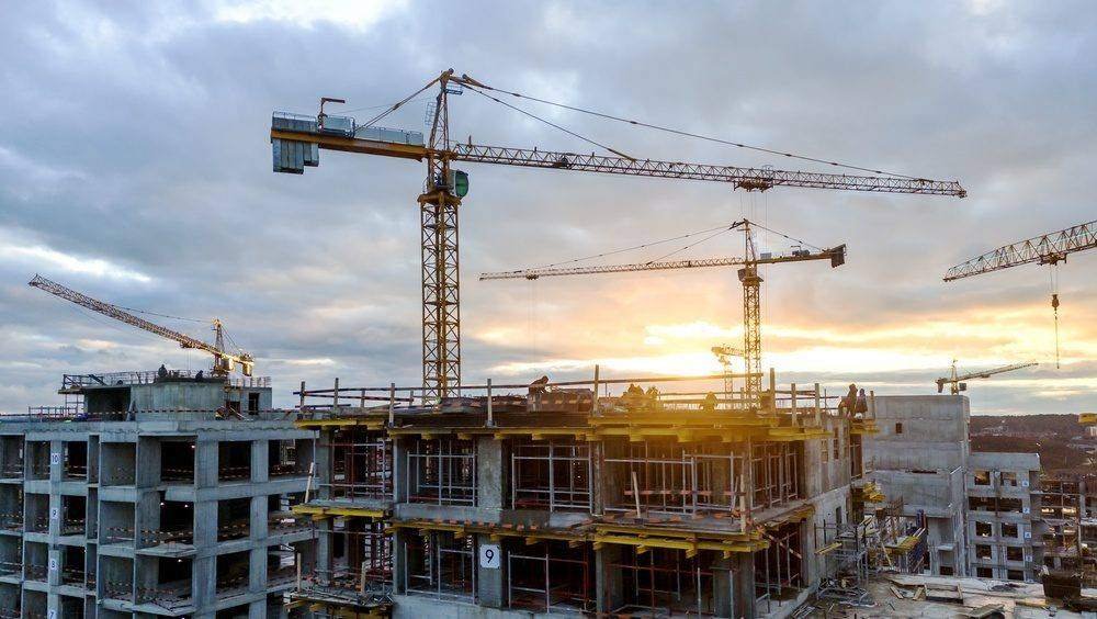 Construction,Crane,During,The,Construction,Of,A,Residential,Building,At